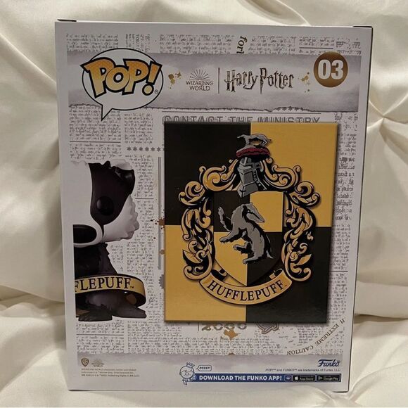 Funko POP! Harry Potter ART Covers Hufflepuff House Badger NIB - Picture 4 of 4